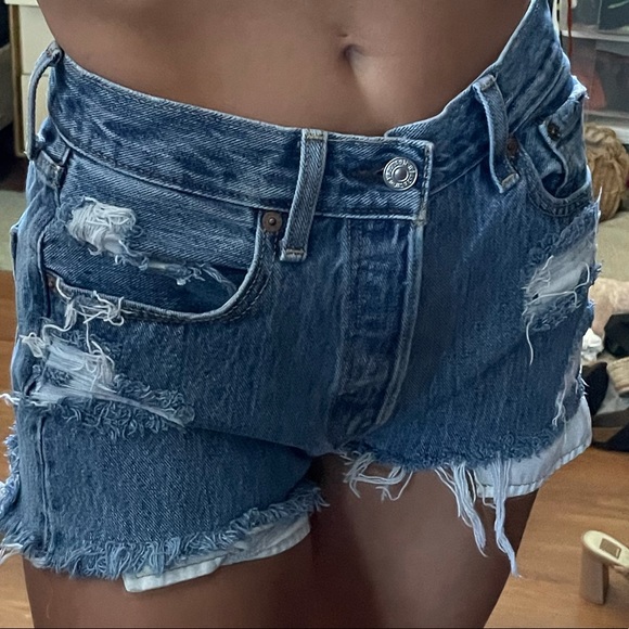 Distressed Vintage Levi 501 shorts - Picture 2 of 5